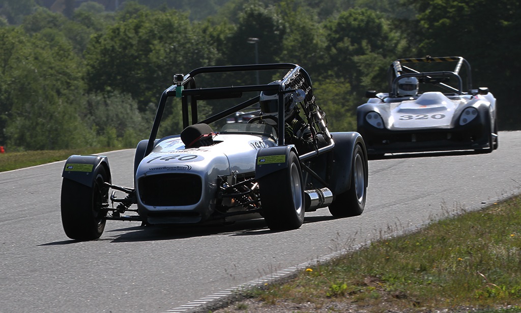 Kasper Bruun fulgt af Kurt Jepsen.
(Foto: Motorsporten.dk)